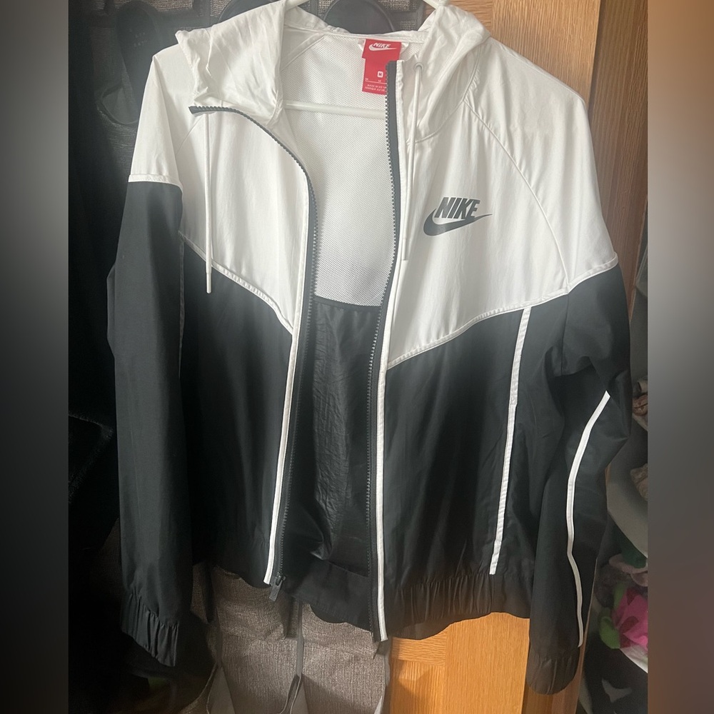Nike Women's Black and White Windbreaker